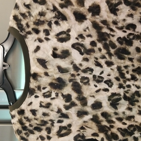 💕TRINA TURK💕 Joyful Top ~ Faux Fur Sleeveless Tank Top Animal Print NWT - Picture 4 of 9